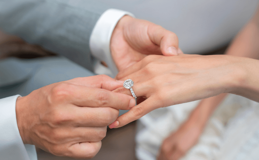 Top 10 Engagement Ring Trends for 2025 – A Guide to Choosing the Perfect Ring - Pawan Jewellers